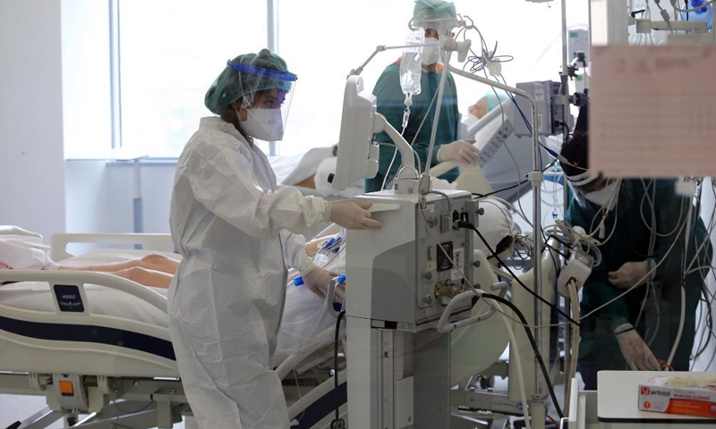 A COVID-19 patient is treated at an ICU of a hospital in Ankara, Turkey, on May 6, 2021. Turkey on Thursday confirmed 22,388 new COVID-19 cases, including 2,401 symptomatic patients, raising the total number of cases in the country to 4,977,982.Photo:Xinhua
