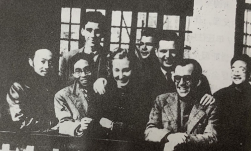 Epstein, Mao Dun and others in Chongqing