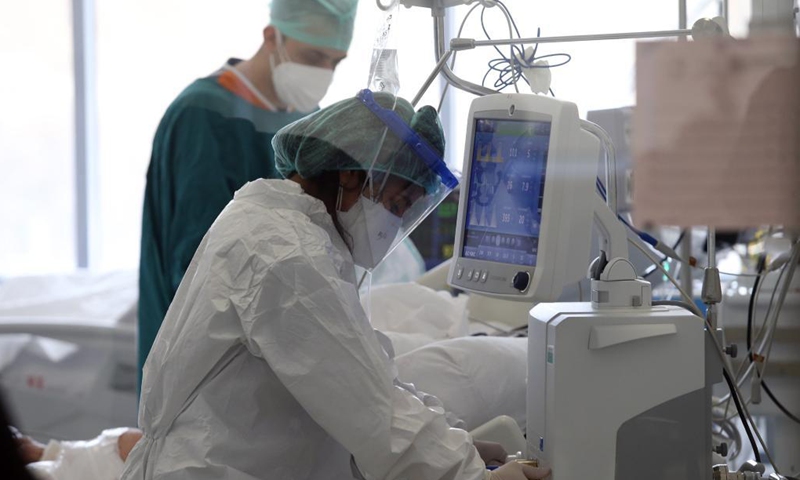 A COVID-19 patient is treated at an ICU of a hospital in Ankara, Turkey, on May 6, 2021. Turkey on Thursday confirmed 22,388 new COVID-19 cases, including 2,401 symptomatic patients, raising the total number of cases in the country to 4,977,982. Photo:Xinhua