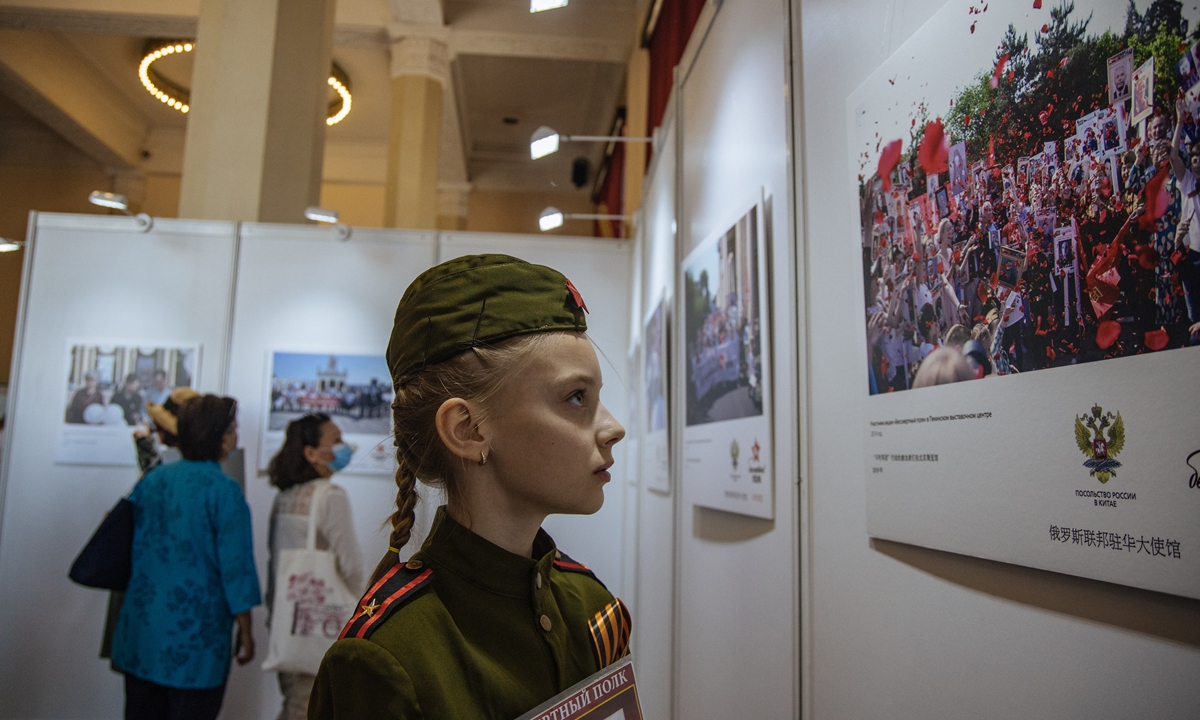 A Russian student visits the photo exhibition of the Great Patriotic War in Beijing Exhibition Centre. Photo: Li Hao/GT