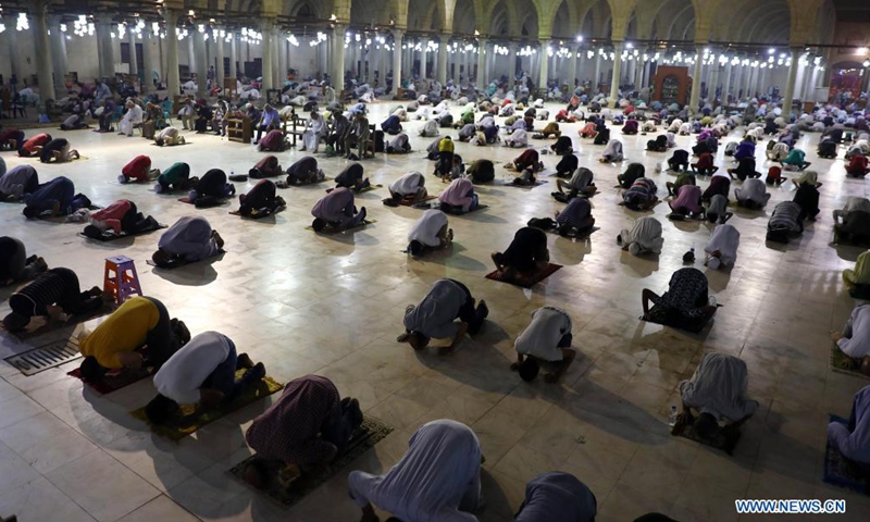 Muslims perform Laylat al-Qadr night prayers during the Islamic holy month of Ramadan at Amr Ibn Al-Aas mosque in Cairo, Egypt, on May 8, 2021.(Photo: Xinhua)