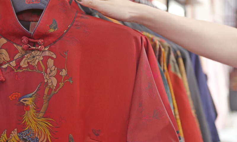 Photo taken on May 9, 2021 shows clothes made with gambiered Canton gauze on display during the first China International Consumer Products Expo in Haikou, capital of south China's Hainan Province. Domestic exhibits with Chinese characteristics are quite a sight at the Expo, not only meeting the needs of consumers, but also reflecting the unique charm of Chinese culture.  Photo: Xinhua