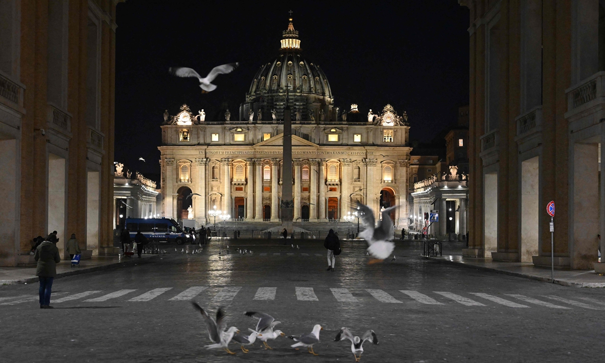 A view shows St. Peter's Basilica in The Vatican on March 27, 2021 before the lights are turned off for Earth Hour. Photo: VCG