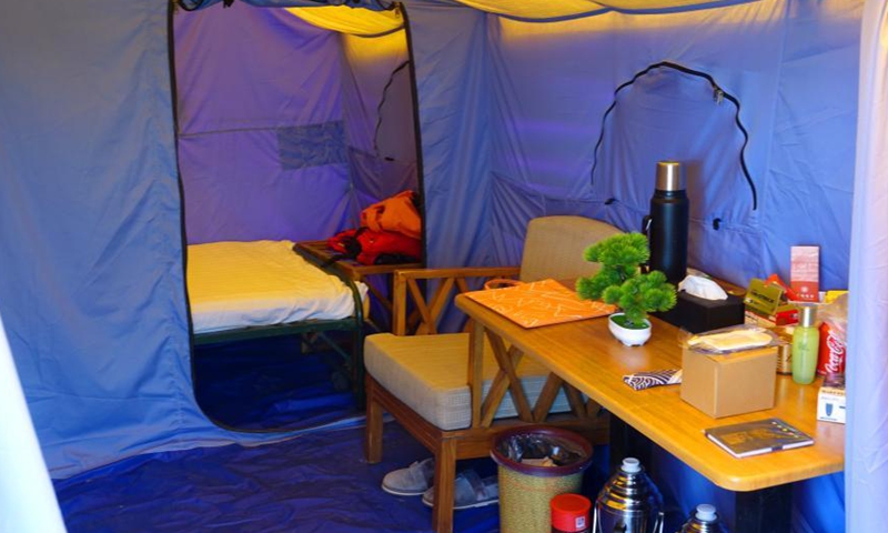 图为2021年5月9日，珠穆朗玛峰北坡登山者居住的帐篷所在的帐篷。照片：中国新闻社