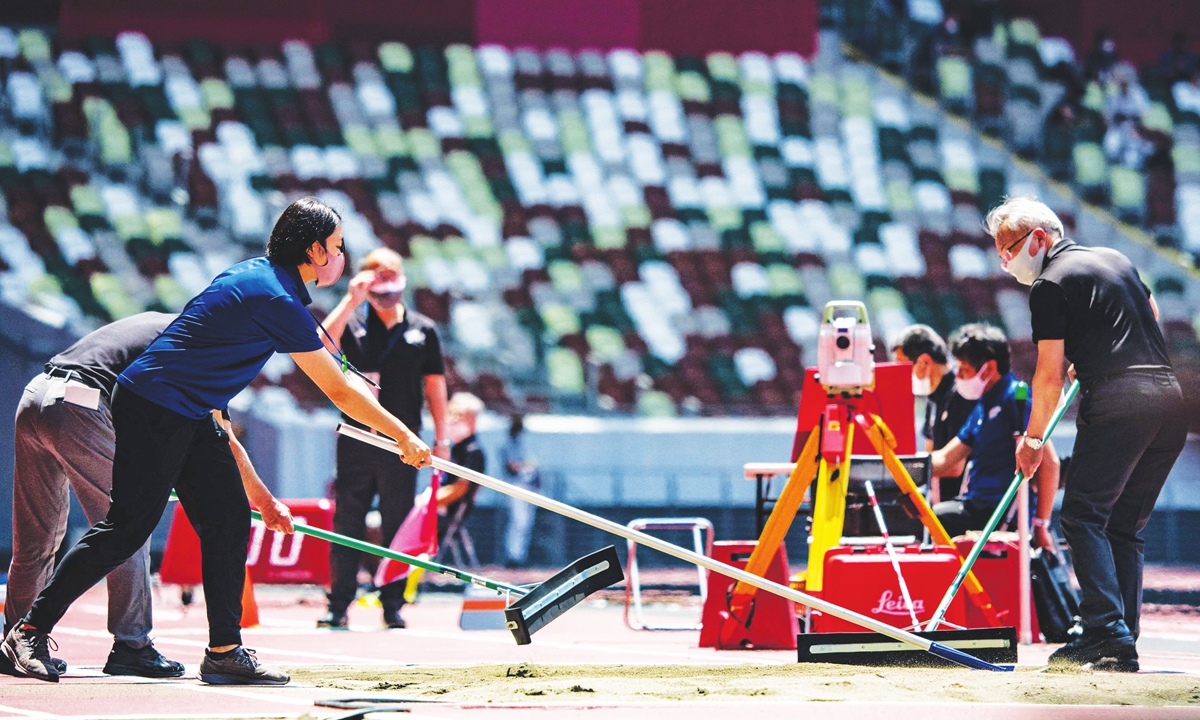 Staff members work during the athletics test event for the 2020 Tokyo Olympics, in the National Stadium in Tokyo, Japan, on Sunday. International Olympic Committee Vice President John Coates was adamant Saturday that nothing could stop the Tokyo Olympics from going ahead, despite ongoing risks from COVID-19. Photo: VCG