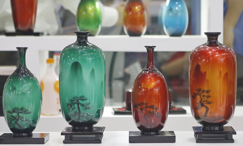 Photo taken on May 9, 2021 shows lacquerware on display during the first China International Consumer Products Expo in Haikou, capital of south China's Hainan Province. Domestic exhibits with Chinese characteristics are quite a sight at the Expo, not only meeting the needs of consumers, but also reflecting the unique charm of Chinese culture. Photo: Xinhua