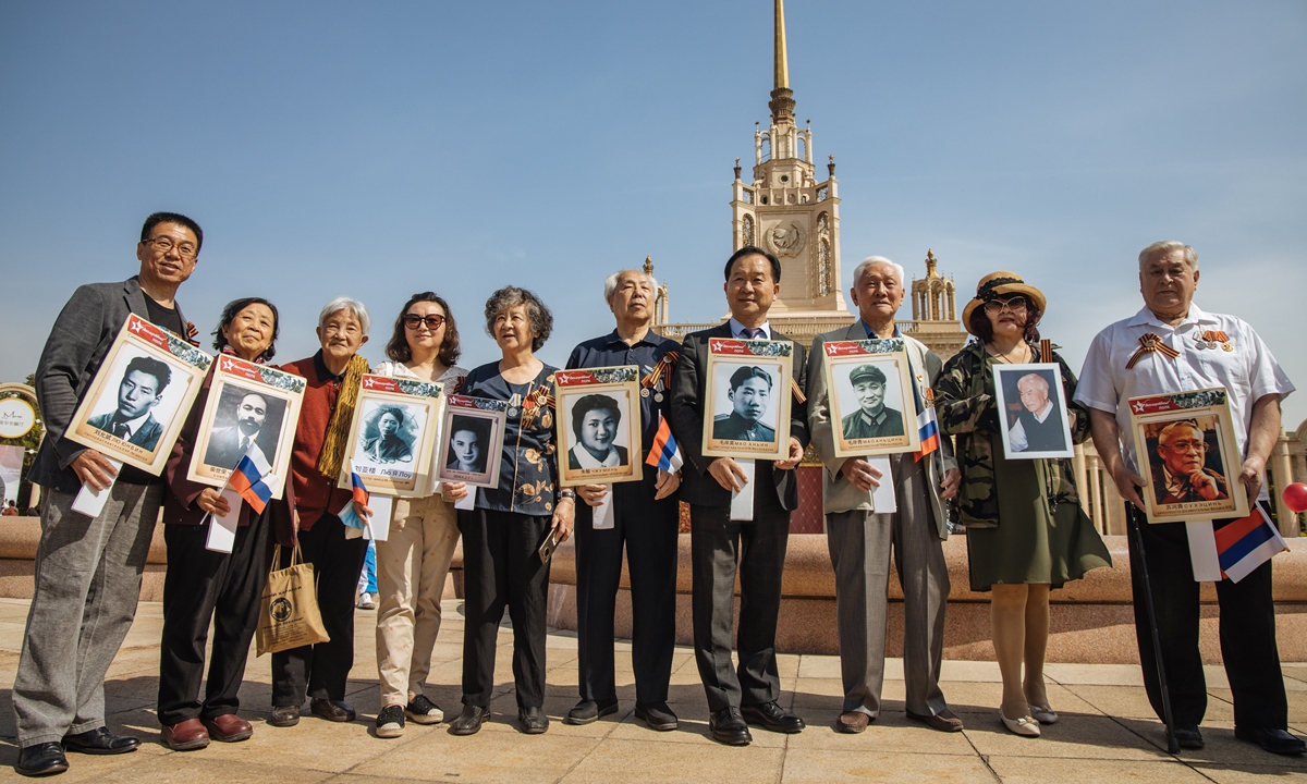 The students of Ivanovo International Children's Home at that time and their relatives Photo: Li Hao/GT
