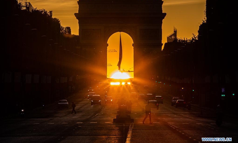 Sunset through the Arc de Triomphe is seen at the Champs Elysees Avenue in Paris, France, on May 8, 2021.(Photo: Xinhua)
