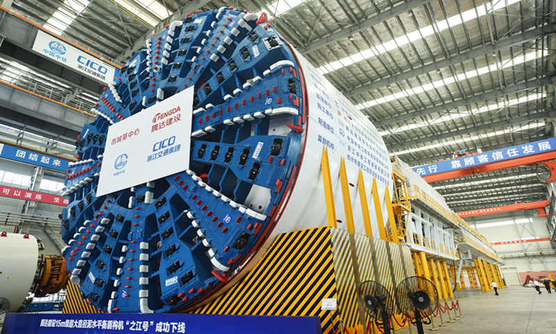 A domestically produced 15-meter diameter super-large shield tunneling machine that can balance water and mud rolls off the production line on Sunday in Hangzhou, East China's Zhejiang Province. The machine weighs 4,300 tons and is about 120 meters long, making it the largest shield machine in East China. It will be used to build two-way 4+4 lanes on the ground and underground, a three-dimensional transportation network in Hangzhou. Photo: VCG