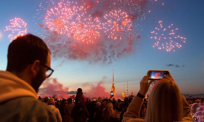 People watch fireworks commemorating the 76th anniversary of the victory in the Great Patriotic War in St. Petersburg, Russia, May 9, 2021.(Photo: Xinhua)