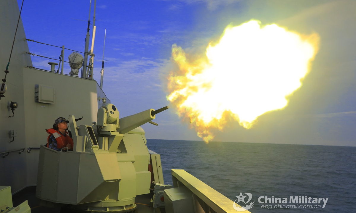 An artilleryman on the guided-missile frigate Chaozhou (Hull 595) with a naval frigate flotilla under the Eastern Theater Command opens fire on the target aircraft during a combat training on April 29, 2021. Photo: China Military Online
