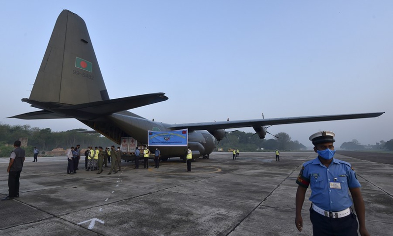 A special plane of the Bangladesh Air Force carrying China-donated COVID-19 vaccines and AD syringes arrives in Dhaka, Bangladesh on May 12, 2021.(Photo:Xinhua)