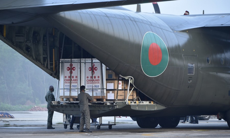 The China-donated COVID-19 vaccines are unloaded in a plane of the Bangladesh Air Force in Dhaka, Bangladesh on May 12, 2021.(Photo:Xinhua)