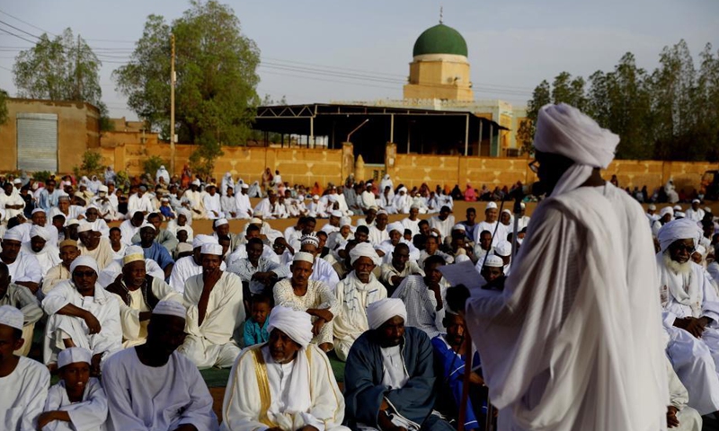 People perform Eid Al-Fitr prayer in Khartoum, capital of Sudan, on May 13, 2021.  Photo: Xinhua