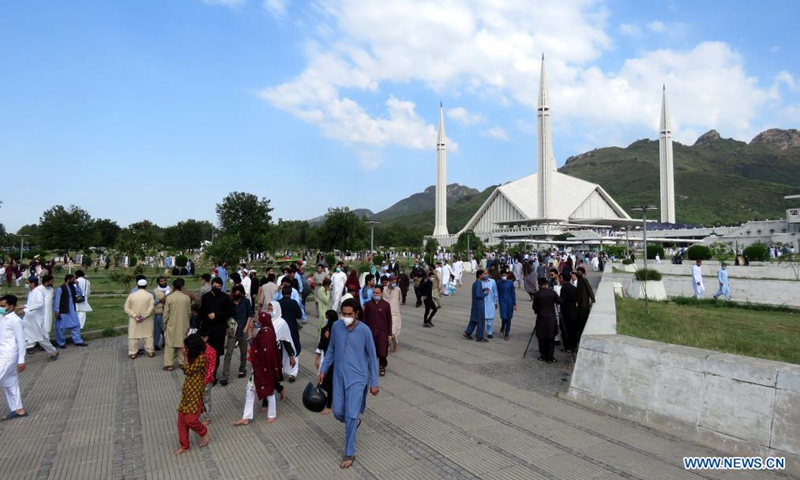 People wearing face masks leave after offering Eid al-Fitr prayers at the Faisal Mosque in Islamabad, capital of Pakistan on May 13, 2021. Eid al-Fitr marks the end of the Islamic holy month of Ramadan.Photo:Xinhua