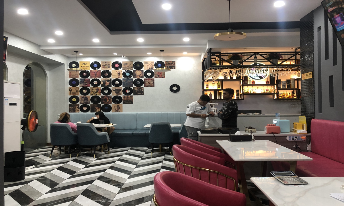 One of the restaurants run by Indian Amit Ramani along Chengbei Road in Yiwu, East China's Zhejiang Province Photo: Chen Shasha/GT  online caption