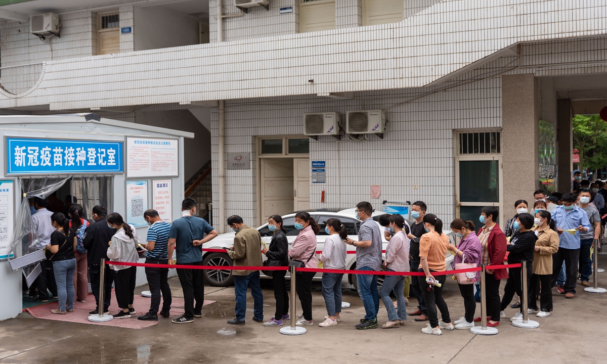 Residents line up at a center for disease control in Feidong county, Hefei, East China's Anhui to receive COVID-19 vaccine on Friday, after the province reported five cases. Photo: VCG