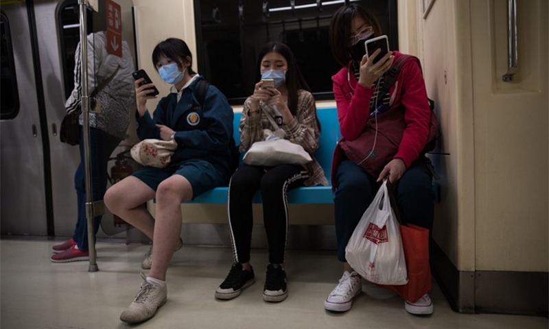 Passengers on the metro train in Taipei. (photo: Xinhua/Jin Liwang)