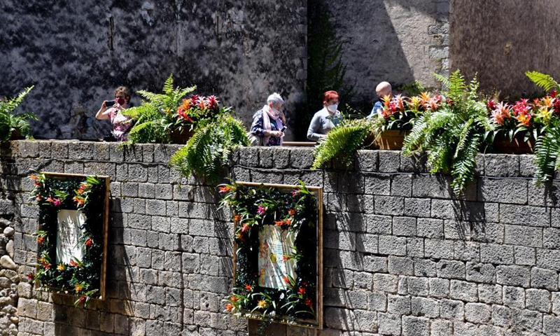 People visit the flower festival in old town of Girona, Spain, on May 12, 2021. Girona celebrates Flower Festival from May 8 to 16. Impacted by the COVID-19 pandemic, the festival was canceled last year.Photo:Xinhua
