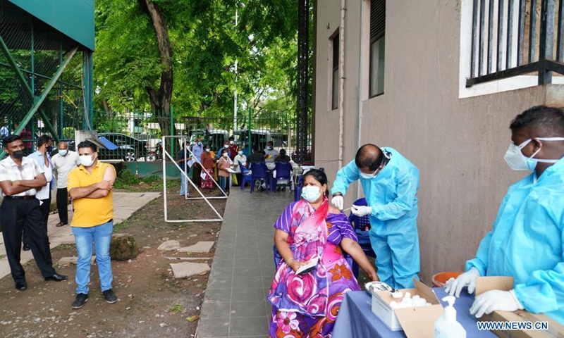 People receive COVID-19 vaccines at a vaccination center in Sri Lanka's capital Colombo on May 15, 2021. The total number of infected COVID-19 patients in Sri Lanka reached 138,085 on Saturday after 2,269 new patients were reported the previous day, official statistics from the Health Ministry showed here.(Photo: Xinhua)