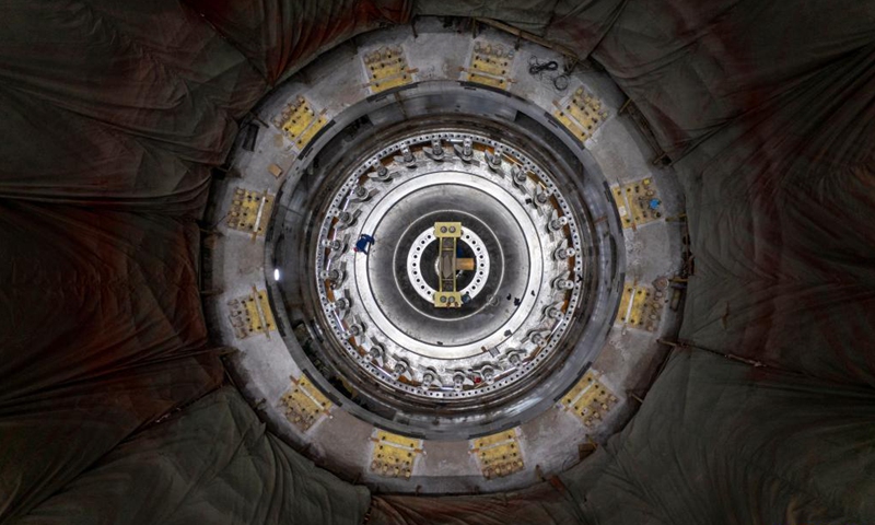 Aerial photo taken on May 14, 2021 shows workers installing generating units at the construction site of the Baihetan hydropower station in southwest China. Baihetan on the Jinsha River, the upper section of the Yangtze, straddles the southwest provinces of Yunnan and Sichuan. With a total installed capacity of 16 million kilowatts, it is the second-largest hydropower station in China in terms of installed capacity, second only to the Three Gorges Dam project in the central province of Hubei.(Photo: Xinhua)