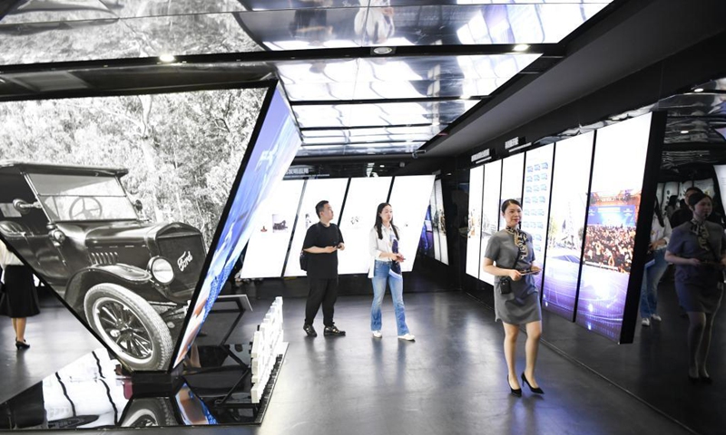 People visit a finance-themed museum in southwest China's Chongqing, May 18, 2021. A finance-themed museum opened to public on Tuesday in Chongqing.(Photo: Xinhua)