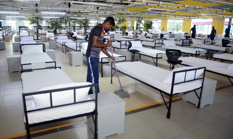 A staff member cleans a COVID-19 hospital improvised by the Sri Lanka Army in Seeduwa, 20 kilometers away from the capital Colombo, Sri Lanka, on May 17, 2021. (Photo: Xinhua)