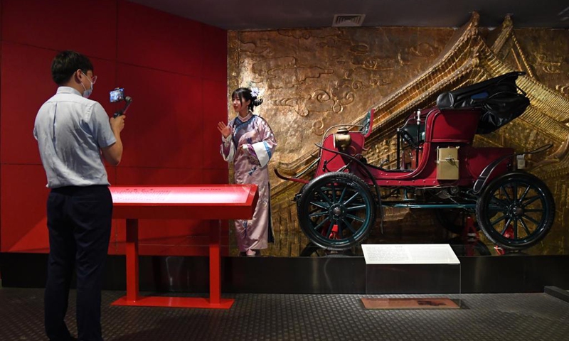 Zeng Hongjuan (L) introduces car collections to the audience via livestreaming at Beijing Auto Museum in Beijing, capital of China, April 30, 2020. Zeng Hongjuan, who was born in the 1990s, is a tour guide at the Beijing Auto Museum. Since taking this job, Zeng has been always thinking about how to introduce automobile knowledge and development history to the audience in plain language.(Photo: Xinhua)