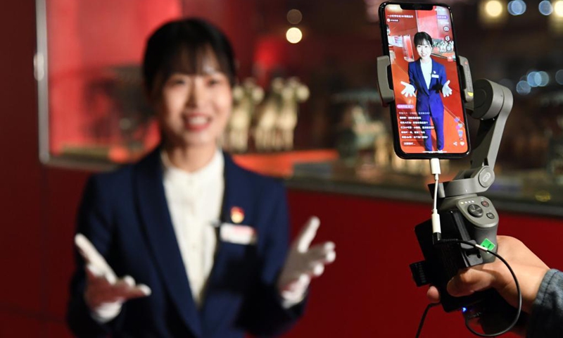 Zeng Hongjuan introduces car collections to the audience via livestreaming at Beijing Auto Museum in Beijing, capital of China, April 30, 2020. Zeng Hongjuan, who was born in the 1990s, is a tour guide at the Beijing Auto Museum.(Photo: Xinhua)