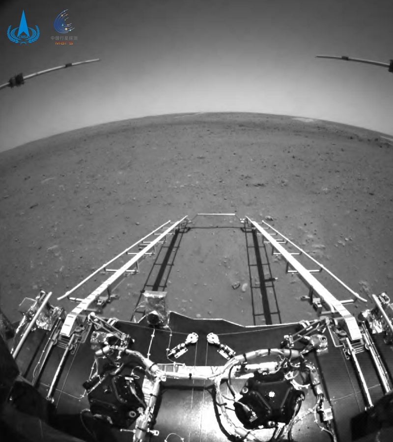 Chiński łazik Zhurong wysyła obrazy z Marsa.  Zdjęcie: CNSA