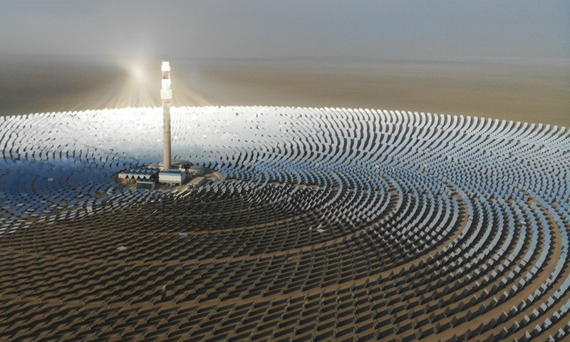 Photo taken on Feb. 24, 2021 shows a molten-salt solar thermal power plant in Dunhuang, northwest China's Gansu Province. (Photo: Xinhua)