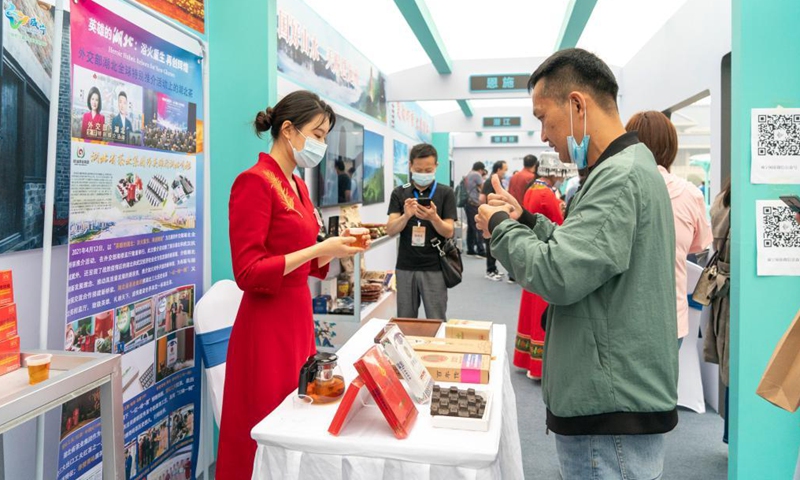 A visitor (R) learns about products on display during the main-site events for the China Tourism Day 2021 at the Hubei Provincial Museum in Wuhan of central China's Hubei Province, on May 19, 2021. Main-site events for the China Tourism Day 2021 kicked off on Wednesday at the Hubei Provincial Museum under the theme of green development, better life. (Photo: Xinhua)