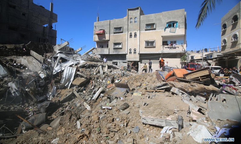 Palestinians inspect a destroyed house after an Israeli airstrike in the southern Gaza Strip city of Rafah, on May 19, 2021. Five Palestinians, including a local journalist, were killed on Wednesday in a fresh round of Israeli airstrikes on the Gaza Strip that have been going on for 10 days, medics said. (Photo: Xinhua)