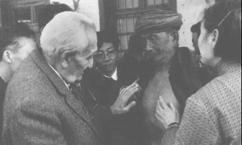 Hatem visits patients with leprosy