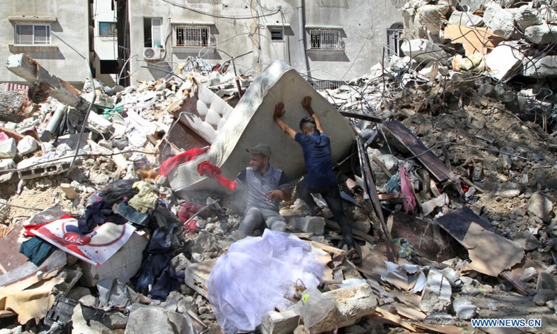Palestinians inspect a destroyed house after an Israeli air strike in Gaza City, on May 19, 2021.(Photo: Xinhua)