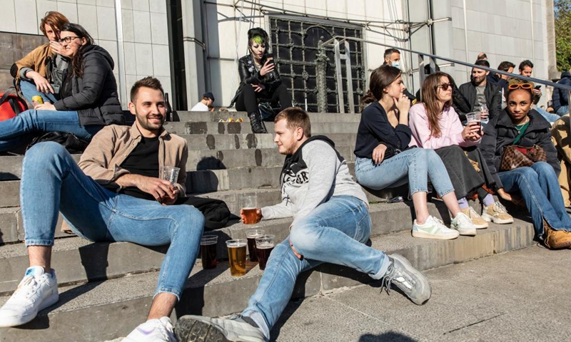 People drink and chat in Lille, northern France, May 19, 2021. France on Wednesday took an important step forward towards returning to normality as people in the country can once again meet up in cafes or enjoy a meal in restaurants, which are now allowed to open their terraces.(Photo:Xinhua)