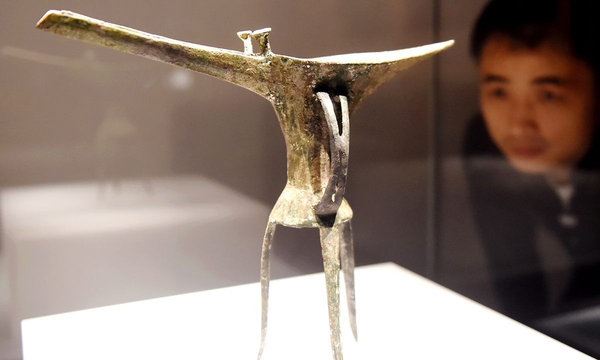 Bronze wine vessel Photo: VCG