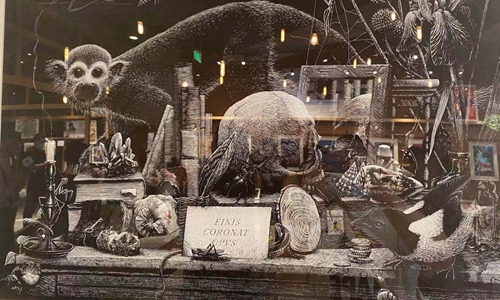 Artworks at the screen painting exhibition Photo: Courtesy for the exhibiton 