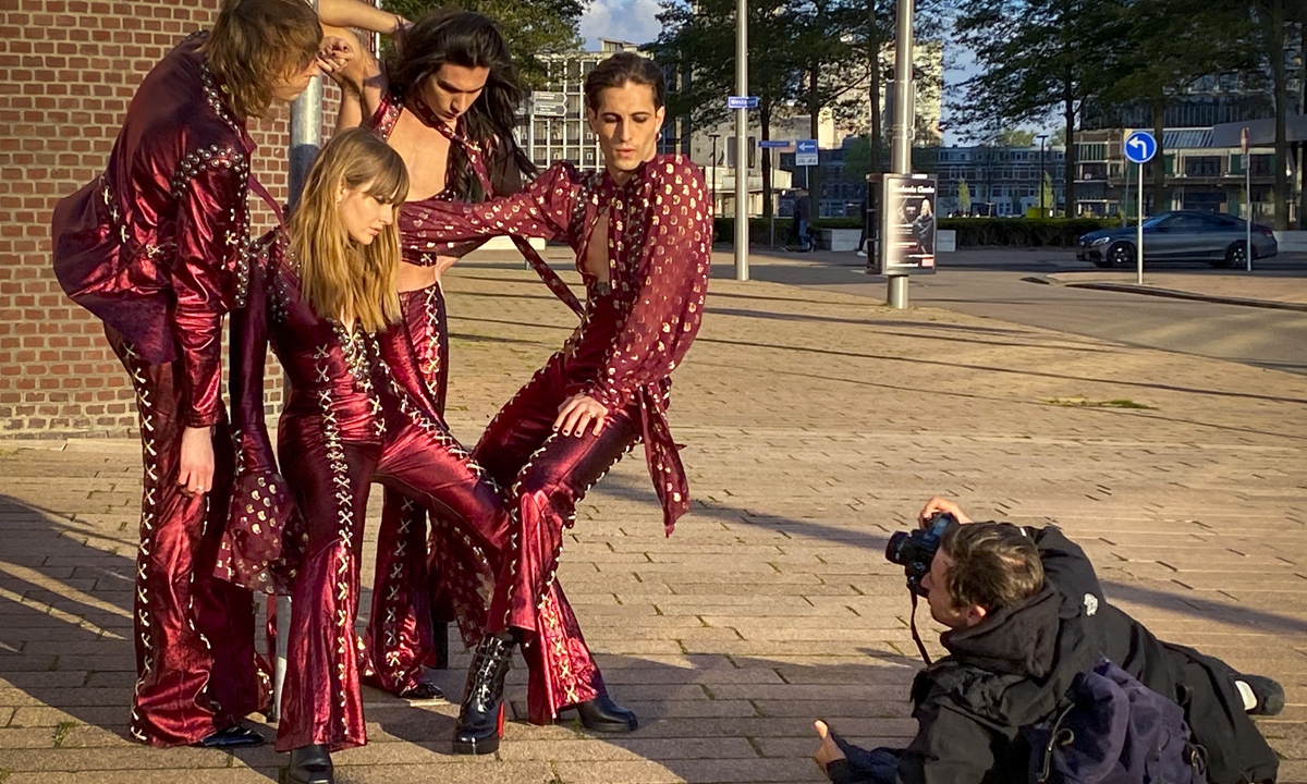 A photographer takes a picture of the Italian band Måneskin outside a hotel in Rotterdam on Thursday. Photo: AFP