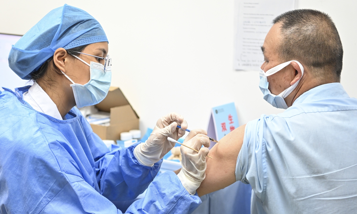 A medical worker inoculates a local resident with COVID-19 vaccine on Monday in Guangzhou, capital of South China’s Guangdong Province. The city had administered 10 million doses to  more than 7.25 million people by Sunday. More than 500 million doses of COVID-19 vaccines had been administered across China as of Sunday, the National Health Commission said Monday. 
Photo: cnsphoto