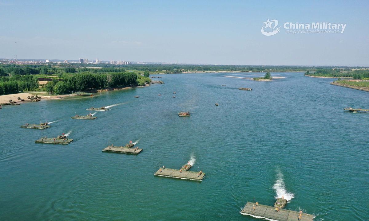 Propulsion boats attached to the pontoon element of a brigade under the PLA 83th Group Army rush to the designated area during a field support drill on May 20, 2021. (eng.chinamil.com.cn/Photo by Jia Fangwen)