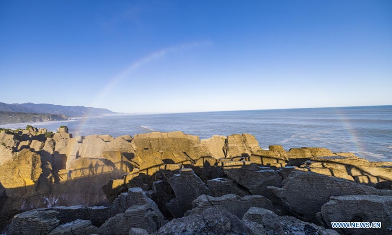 Photo taken on May 25, 2021 shows a view of the Pancake Rocks in Punakaiki on the West Coast of the South Island, New Zealand. The Pancake Rocks were formed from minute fragments of dead marine creatures and plants landed on the seabed. (Photo by Zhang Jianyong/Xinhua)
