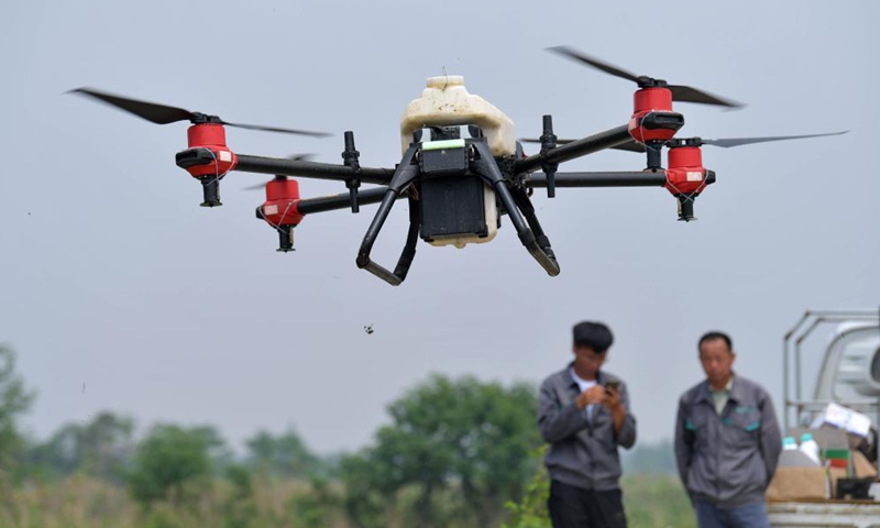A staff member operates a drone to conduct crop protection works at the rice fields of Jiangxiang Township, Nanchang County, east China's Jiangxi Province, May 25, 2021. Farmers carried out crop protection works by drones to ensure the growth of 788,000 mu (about 52,533 hectares) of rice fields in Nanchang County. (Xinhua/Peng Zhaozhi)