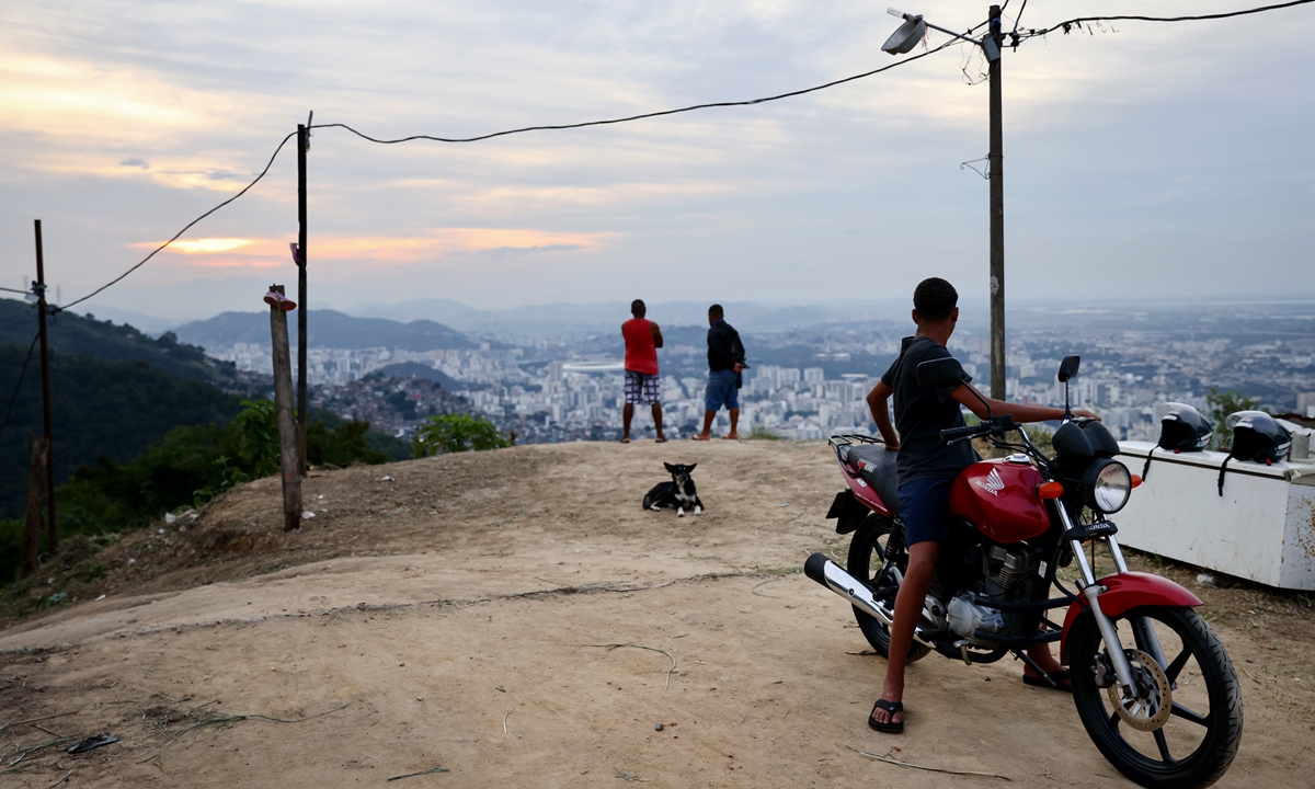 People gather in the Prazeres favela community amid the COVID-19 pandemic on May 23, 2021 in Rio de Janeiro, Brazil. Photo: VCG