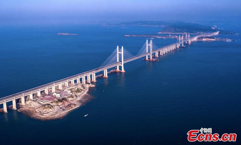 The undated photo shows the Pingtan Strait Road-rail Bridge in southeast China’s Fujian. (China News Service/Wang Dongming) 
