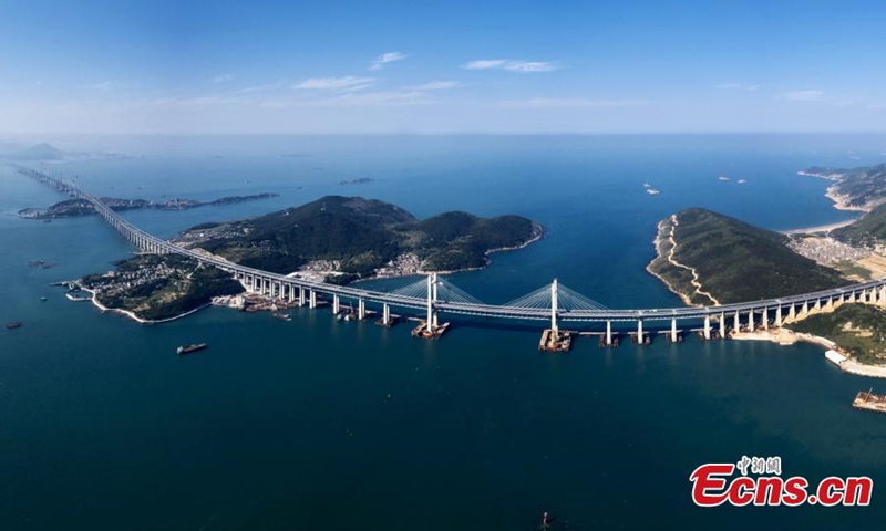 The undated photo shows the Pingtan Strait Road-rail Bridge in southeast China’s Fujian. (China News Service/Wang Dongming) 