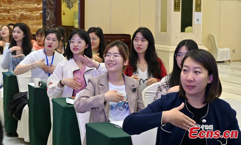 Volunteers receive sign language training for Beijing 2022 Olympic and Paralympic Winter Games in north China’s Hebei Province, May 26, 2021. With more than 250 days to go before the grand event begins, the training for volunteers has been in full swing in Zhangjiakou, a co-host city of the 2022 Games. (Photo: China News Service/Zhai Yujia)
