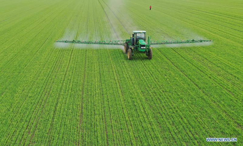 Photo taken on May 27, 2021 shows a self-propelled sprayer at work on a farm in Heihe, northeast China's Heilongjiang Province. (Photo by Lu Wenxiang/Xinhua)
