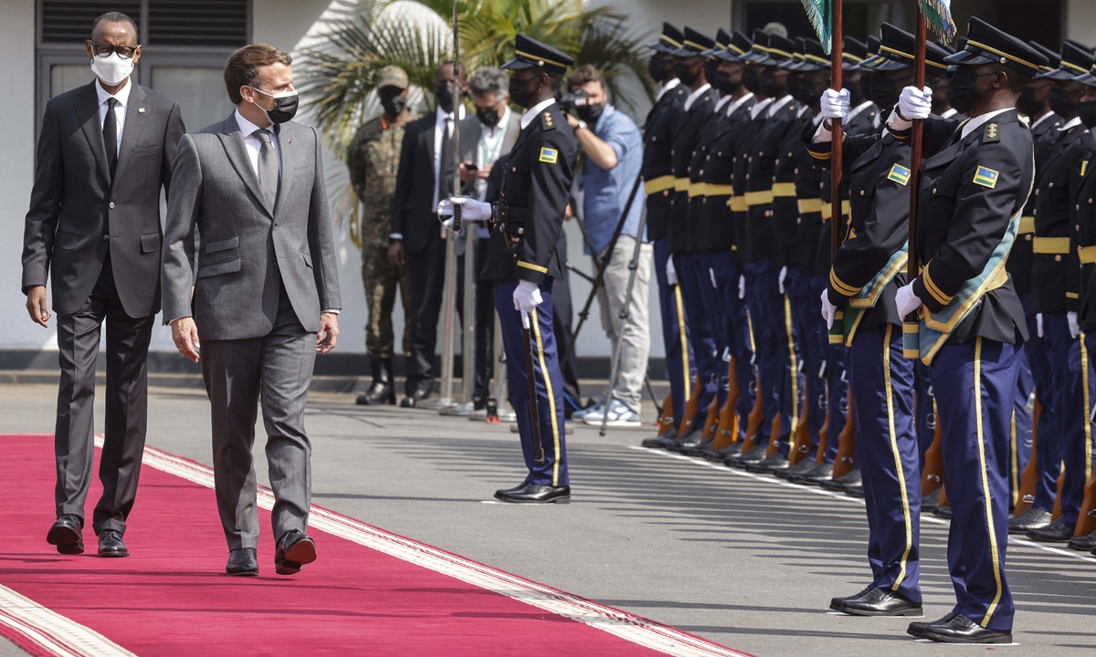 Rwandan President Paul Kagame (left) and French President Emmanuel Macron (second left) inspect the Guard of Honor in Kigali on Thursday. Macron arrived in Rwanda for a highly symbolic visit aimed at moving on from three decades of diplomatic tensions over France's role in the 1994 genocide in the country. Photo: AFP
