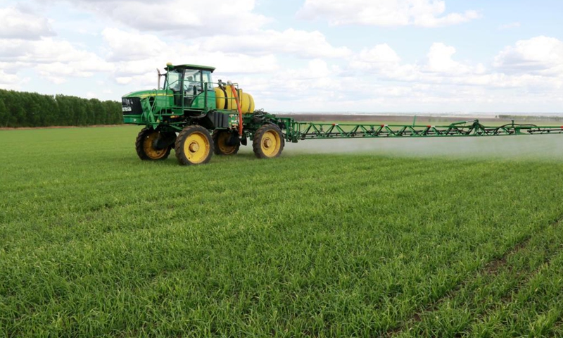 Photo taken on May 27, 2021 shows a self-propelled sprayer at work on a farm in Heihe, northeast China's Heilongjiang Province. (Photo by Lu Wenxiang/Xinhua)
